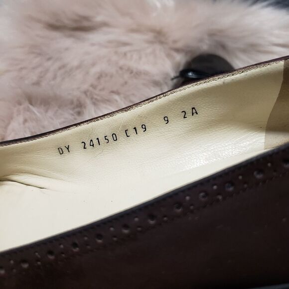 Salvatore Ferragamo Boutique wing tip flats - Picture 5 of 9